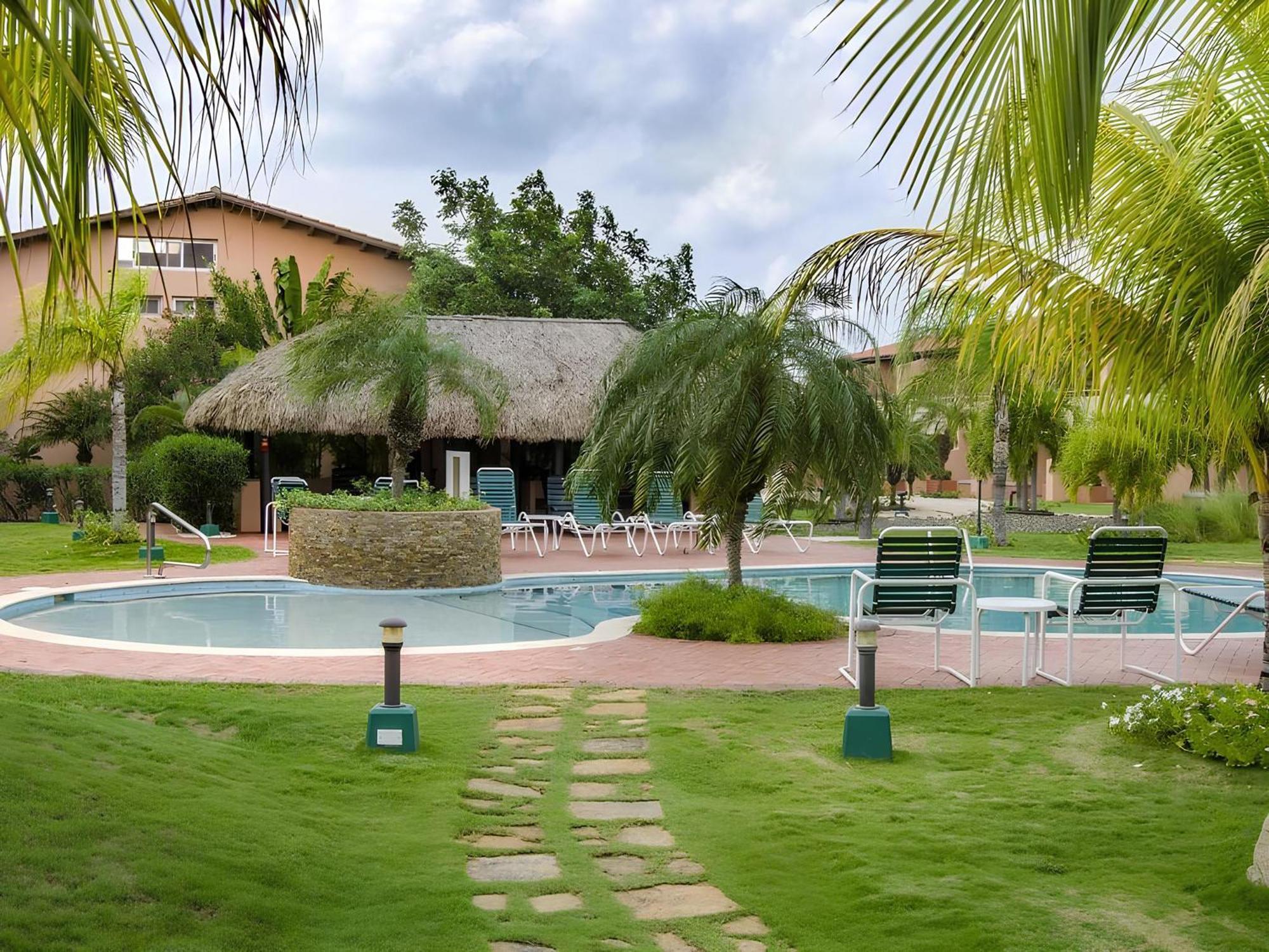 Aruba , Eagle Beach Townhouse Palm Beach Exterior photo